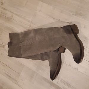 URBAN Outfitters Genuine Leather Suede Boots